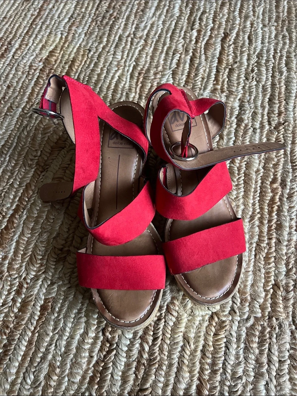 Dv8 stylish red